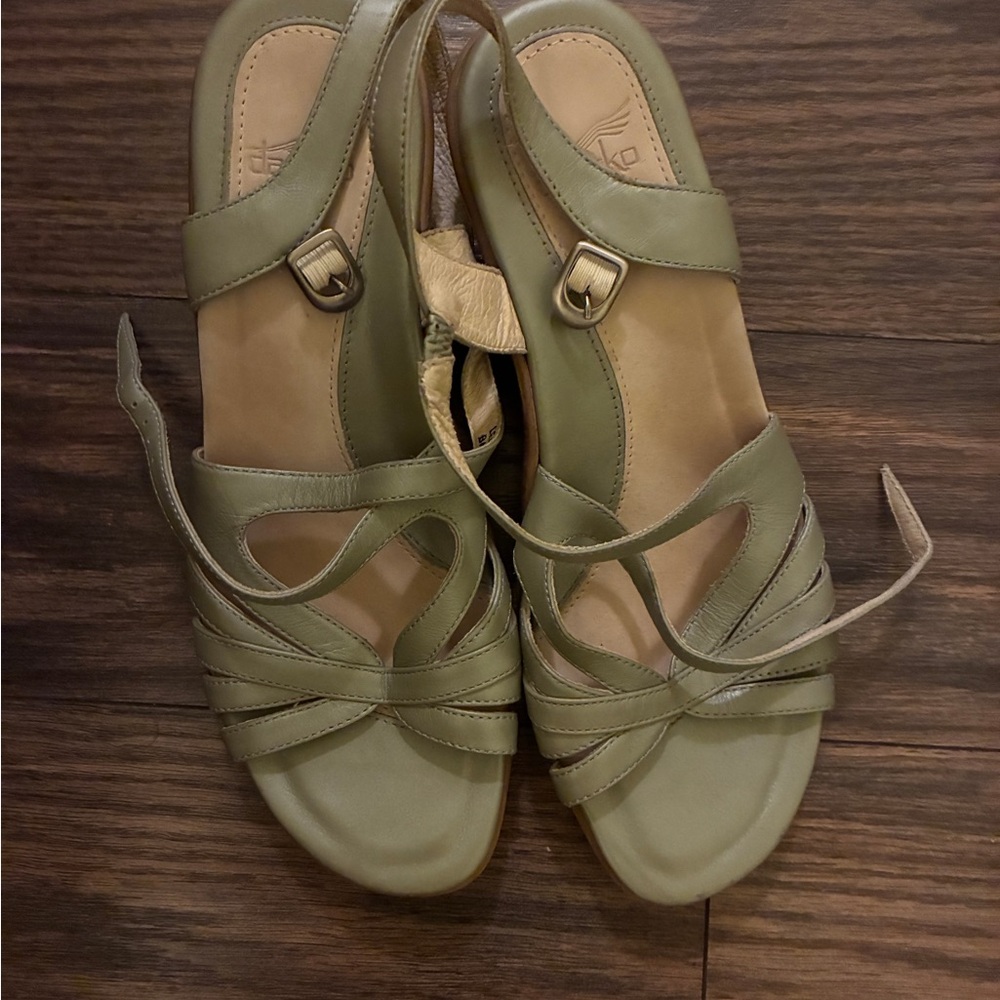 Dansko size 7.5 Women's Green Sandals